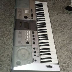 YAMAHA DIGITAL KEYBOARD PSR-E413