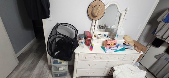Dresser & night stands