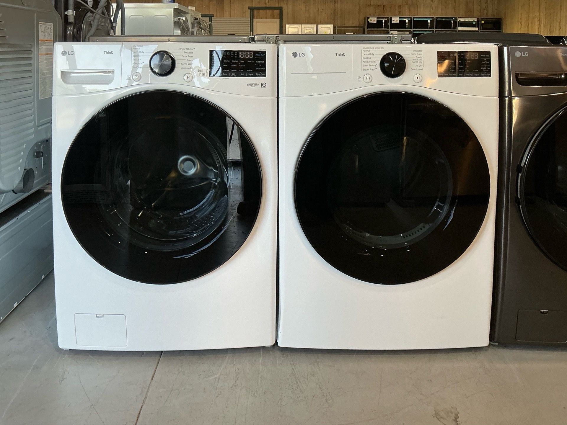 LG 4.5 cu. ft. Washer w/AI Direct Drive; 7.4 cu. ft. Vented Electric Dryer w/Sensor Dry & Steam