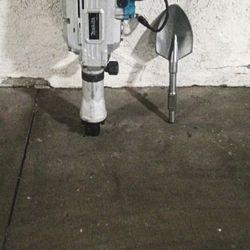 Makita HM1304B  35 Lb Electric Demolition Hammer  Made In USA  Pretty Much New Was Used 3 Times 