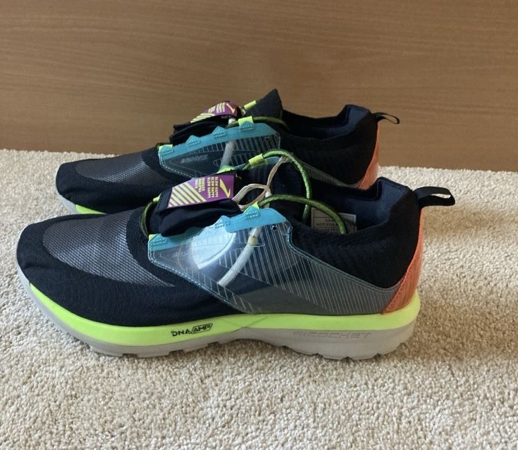 BROOKS RARE GLOW IN THE DARK DNA AMP RICOCKET LIGHT UP SNEAKERS SHOES  SZ 11