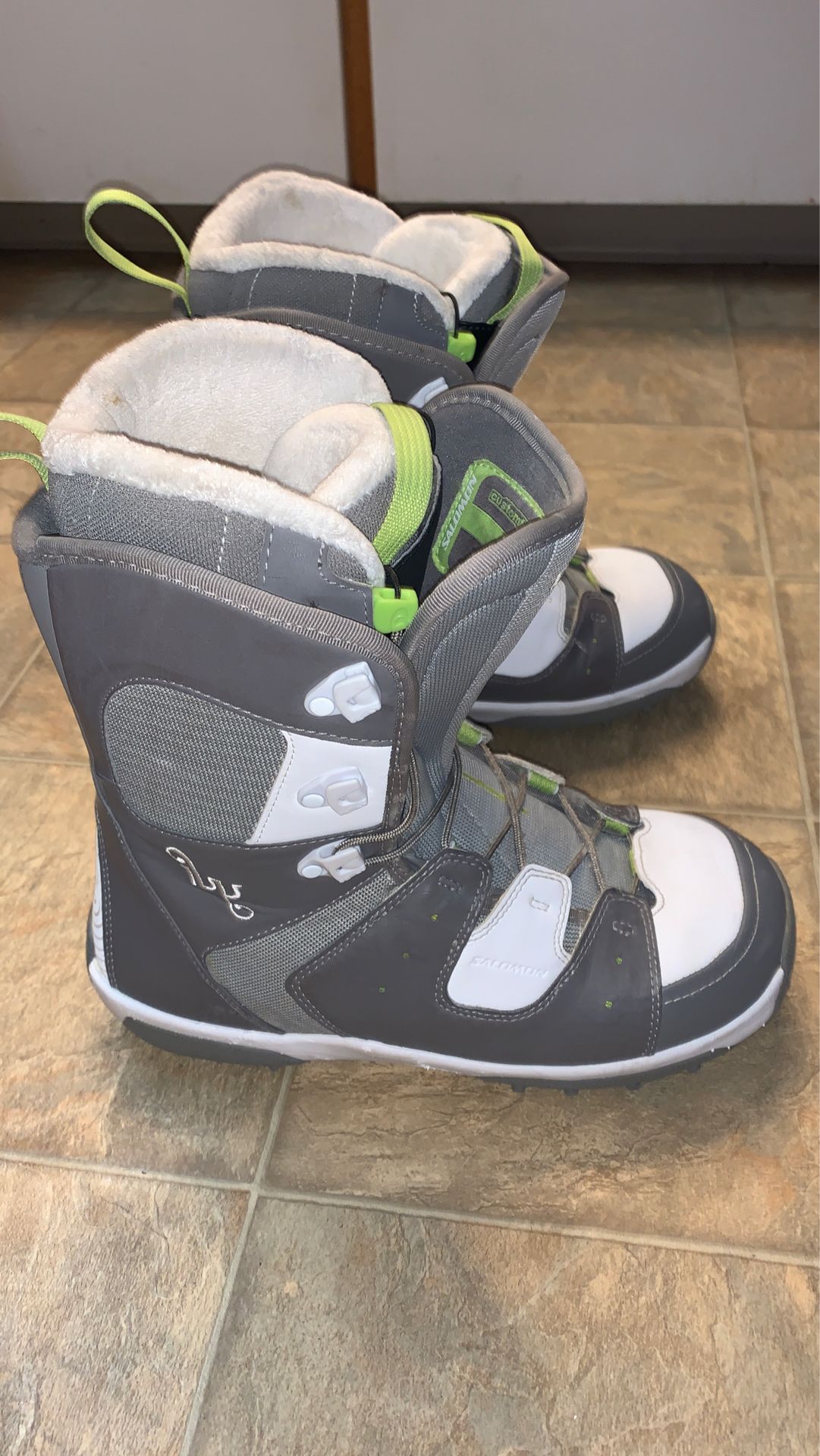Salomon Ivy Womens snowboard boots size 9