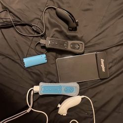 Wii Controllers 