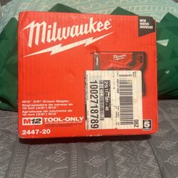 Milwaukee M12 12-Volt 3/8 in. Crown Stapler 