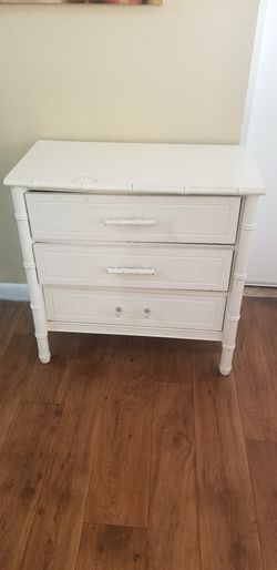 DRESSER
