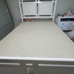 Queen Size Bed, Nightstand And Dresser