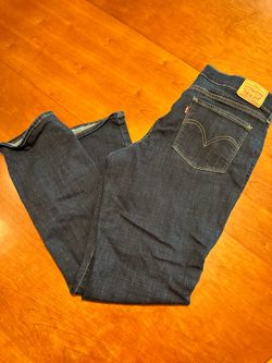 Women’s straight leg Levi’s