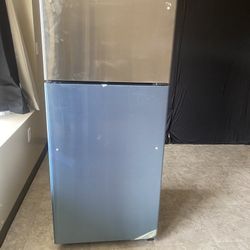 BRAND NEW STAINLESS STEEL REFRIGERATOR 