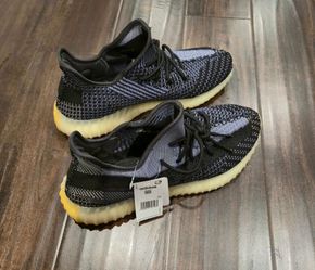 NEW Adidas Yeezy boost 350 V2 Black CARBON// Carbon Mens US Size 12