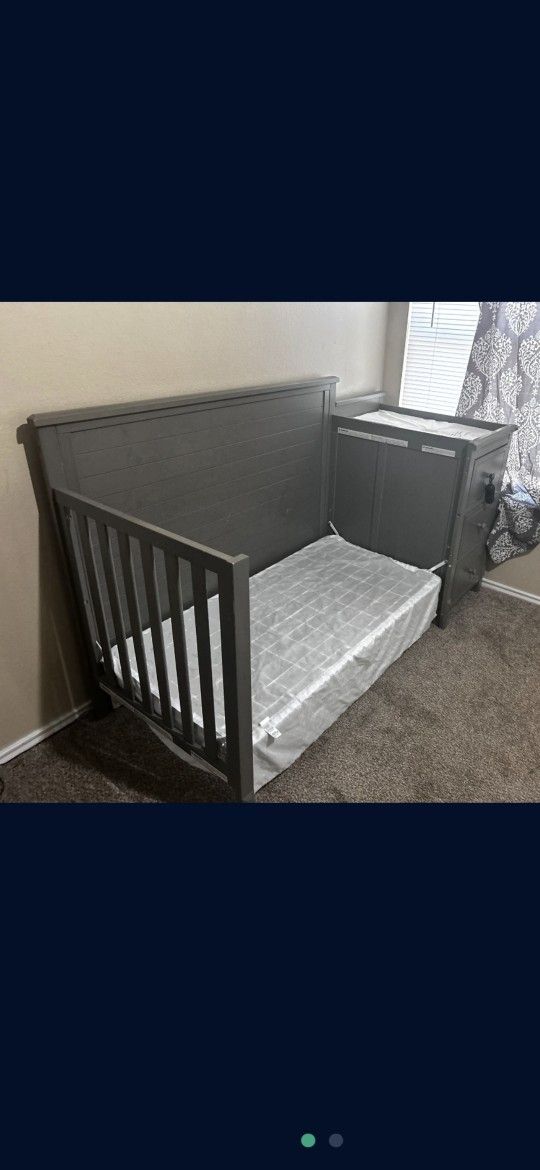 Crib/ Toddler Bed