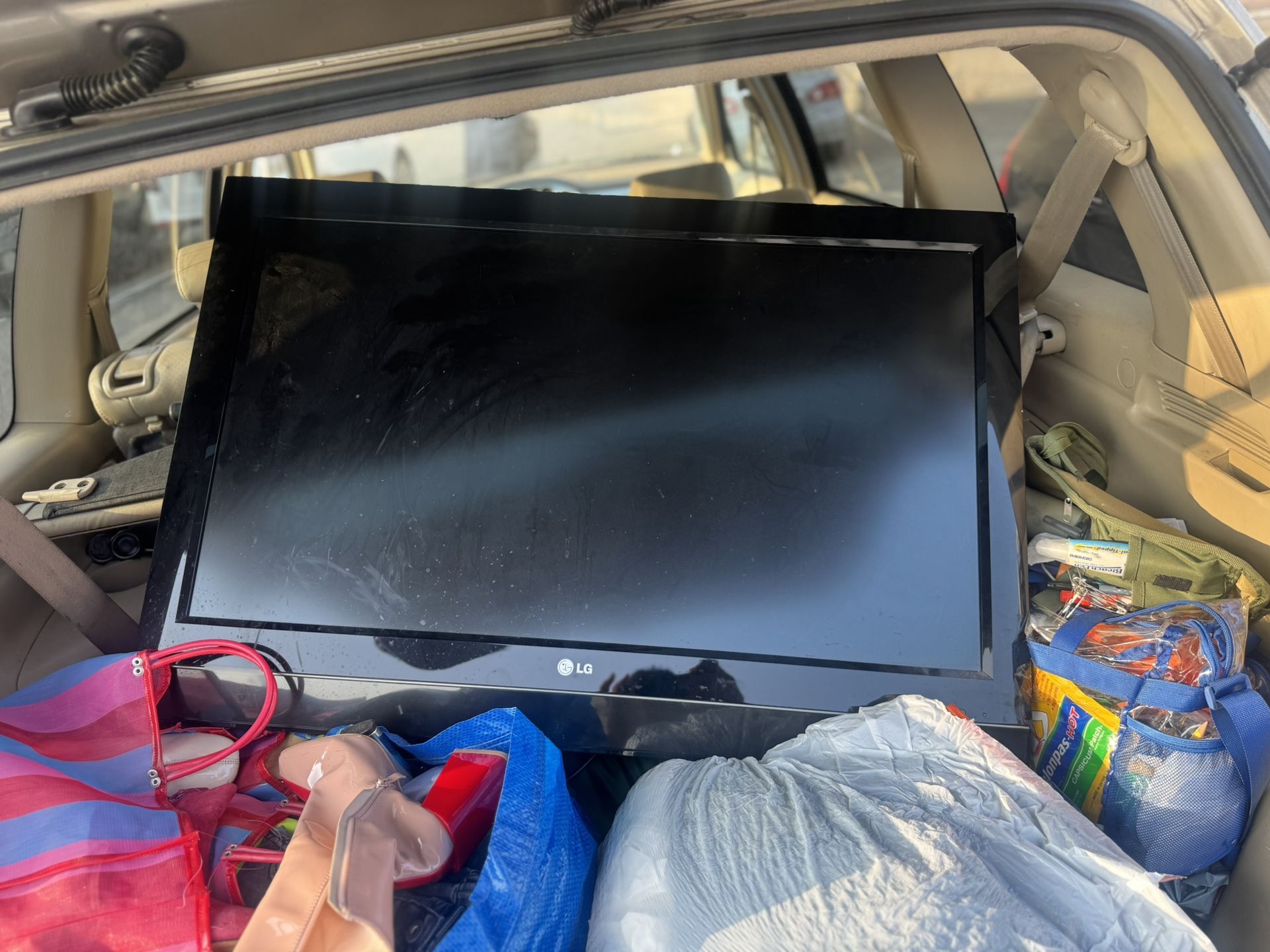 Moving Out Sale 32 Inch LG Tv (no Power Cord But Works) $50