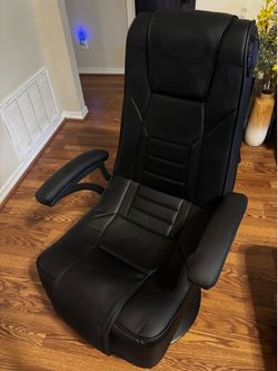Gaming Chair with Internal Speaker