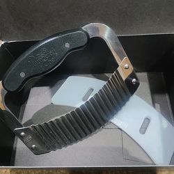 Pampered Chef Crinkle Cutter