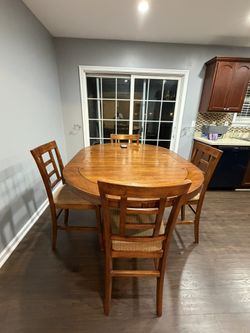 Dinning Table 