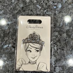 Disney Princess Cinderella Crown Pin Flair Tiara Pin.  Brand New on original card.  Smoke free home 