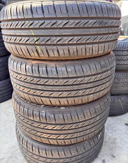 215 60 16 Sentury Tires Con 80% de Vida Las 4