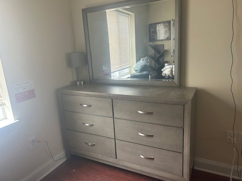Queen Size Bob's Furniture Bed And Dresser With Mirror 