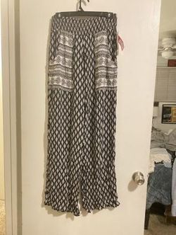 Xhilaration Women's Black/White Gaucho Pants Size Medium NWT