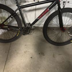 throne goon 29 inch black rose 