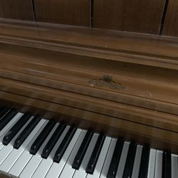 Piano - Upright Wurlitzer 