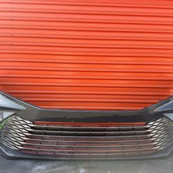 2025 -2026 TOYOTA CAMRY SE XSE FRONT BUMPER COVER  Grill OEM