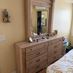 Queen Bedroom 