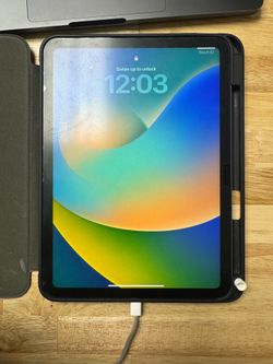 10th Gen iPad with magic pen (with case)