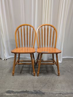 Pair of Wooden Windsor Chairs in Oak