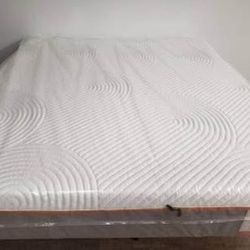 KING SIZE TEMPUR-PEDIC (SUPREME) MATTRESS(I DELIVER)