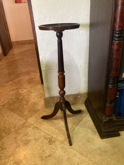 GORGEOUS  PEDESTAL  PLANT OR  COLLECTIBLE  HOLDER -  I HAVE  4  FOR. SALE - $25. EACH -  BEAUTIFUL. MAHOGNY
