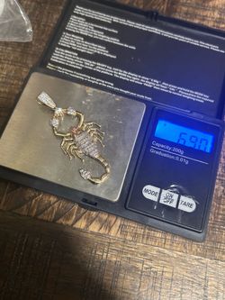 10k gold pendant