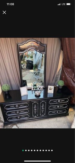 Vintage style long dresser , headboard same colors has been refurbished!🌺