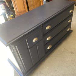 Solid three Drawer dresser with Cabin