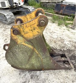 50605A9 EXCAVATOR BUCKET 20" 3 TEETH DIGGING BUCKET.