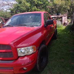 Dogde Ram 2004 With 212000 Miles Clean Title Motor And Transmission Very Good
