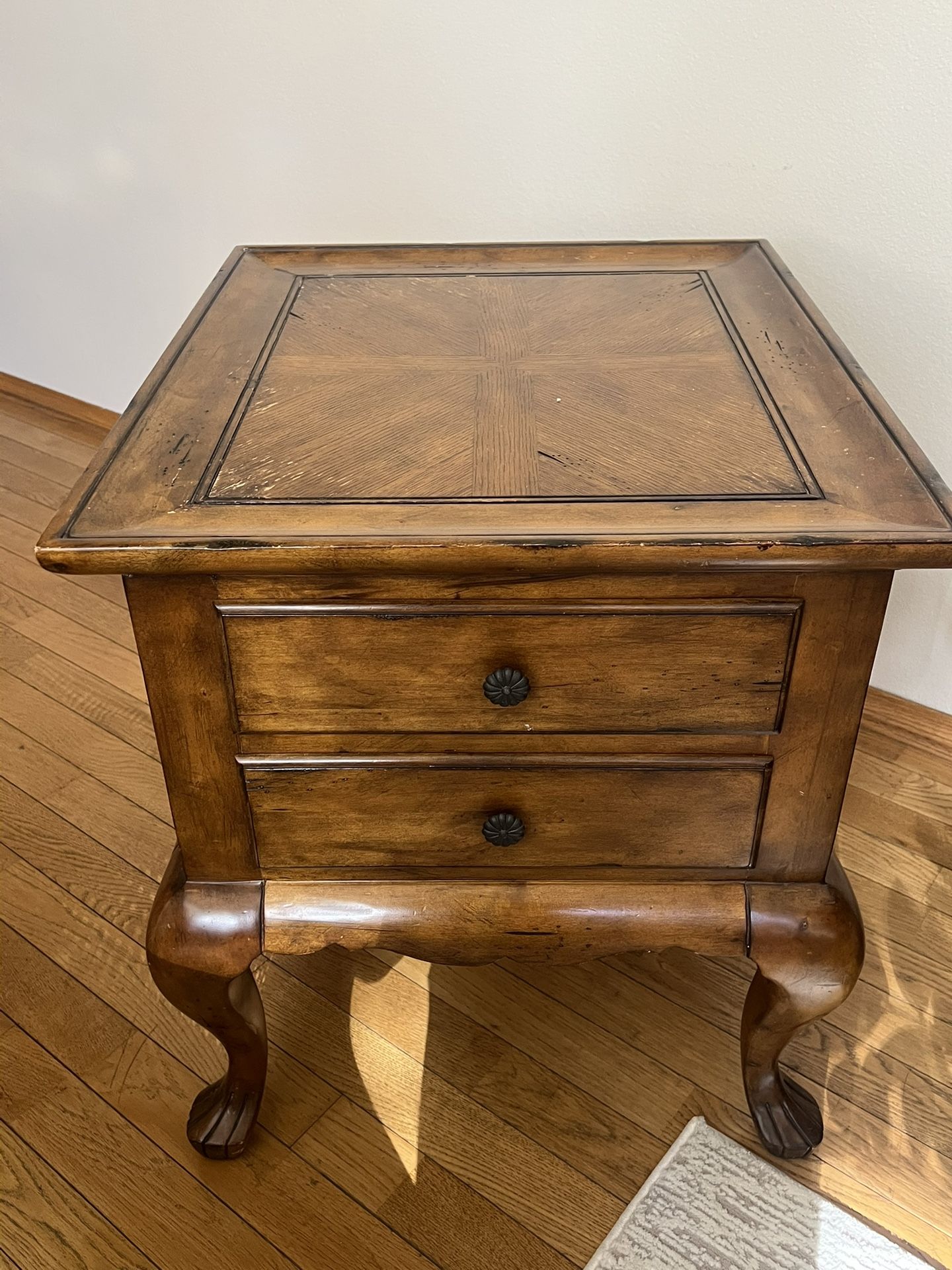 Hooker Seven Seas End Table (0IH002 Solid wood Furniture