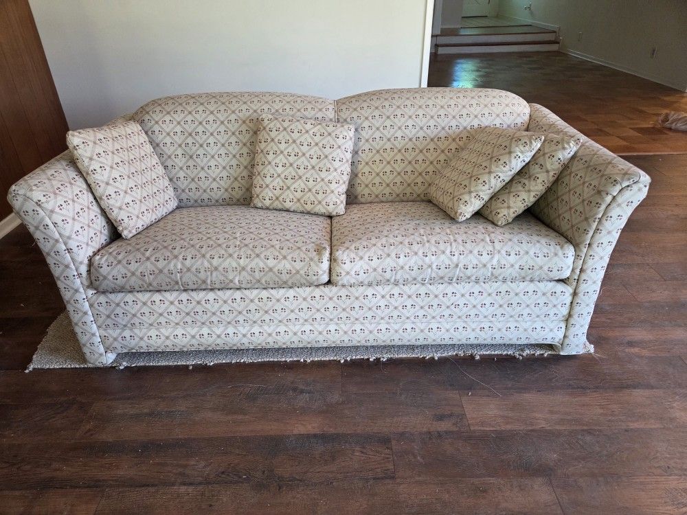 FREE-6 Foot Sofa With Matching Pillows