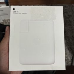 140 W Apple Power Adapter 
