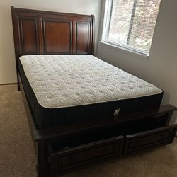 Queen Size bed With Queen Size Mattress 