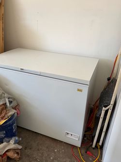 Avanti 10.0 Cu. Ft. Garage Ready Convertible Chest Freezer with Adjustable Temperature Control – White
