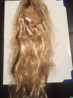 Blond Wig with 1 brown strand