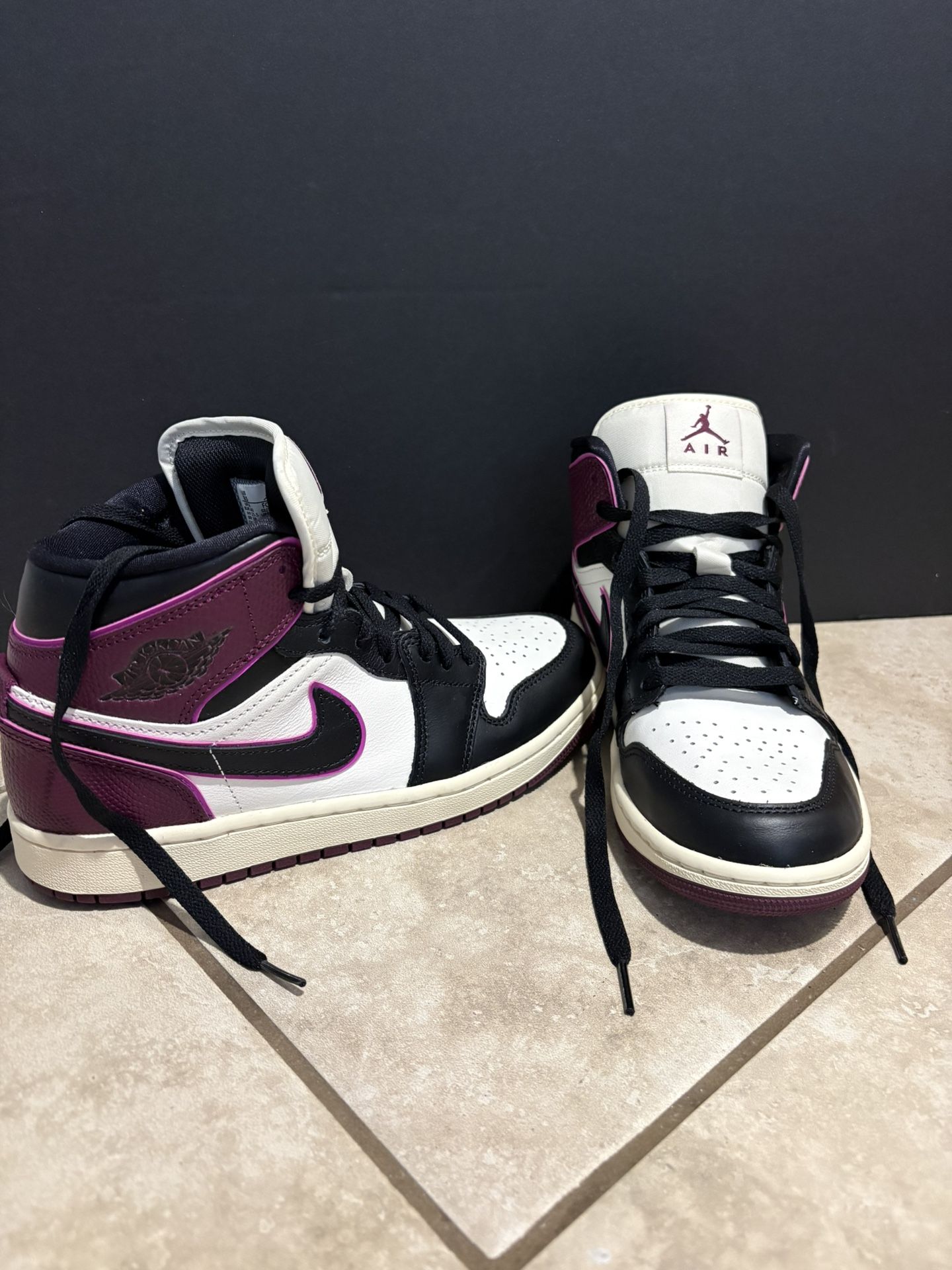 Air Jordan 1 Mid SE Women's Shoes, Size 8.5