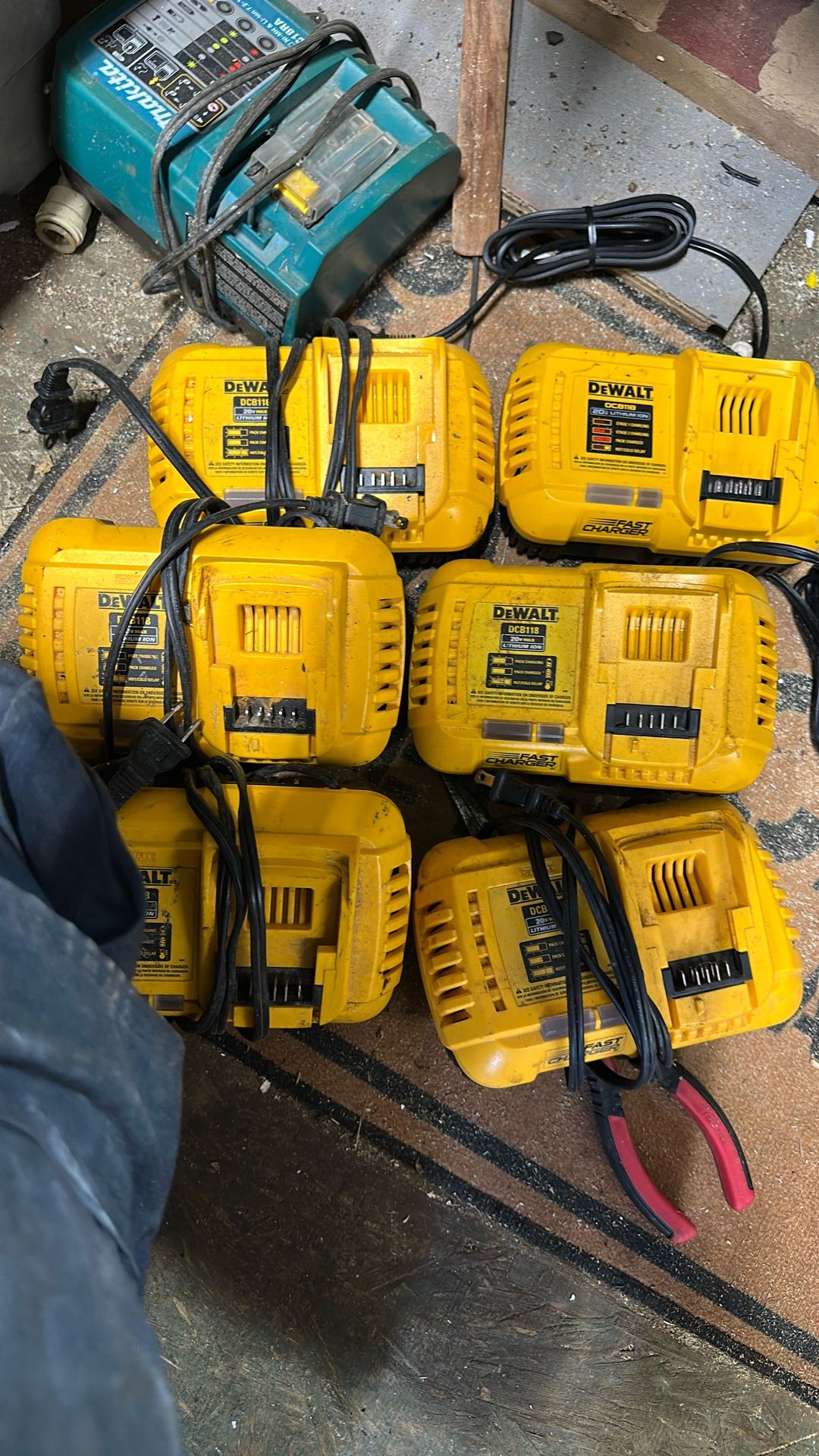 Dewalt Dcb 118