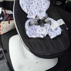 4 Moms Swing