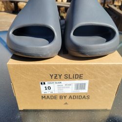 YEEZY Granite Size 10