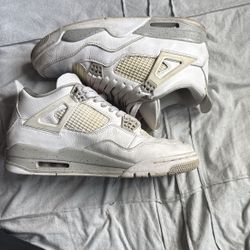 Jordan 4s Oreos (TEXT ME FIRST BEFORE BUYING)