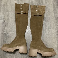 Women’s Boots Size 6