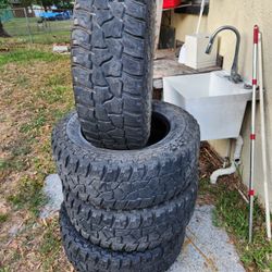 LT275-70-18 Mickey Thompson 4 Tires Set