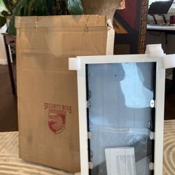 NEW IN BOX: Security Boss Dog Door (15 by 24)
