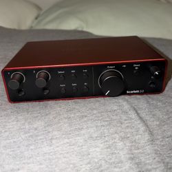 Focusrite Scarlett 2i2 4th Gen